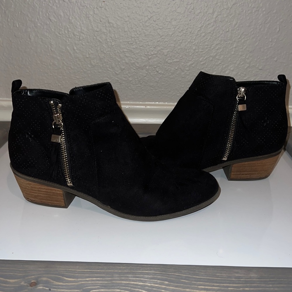 Women's Brianna Block Heel Bootie Black US W size 9